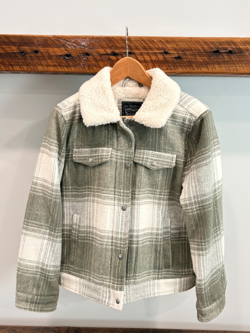 Levi's Plaid Sherpa Trucker Jacket Sage Green Cream White Casual Shacket Size S